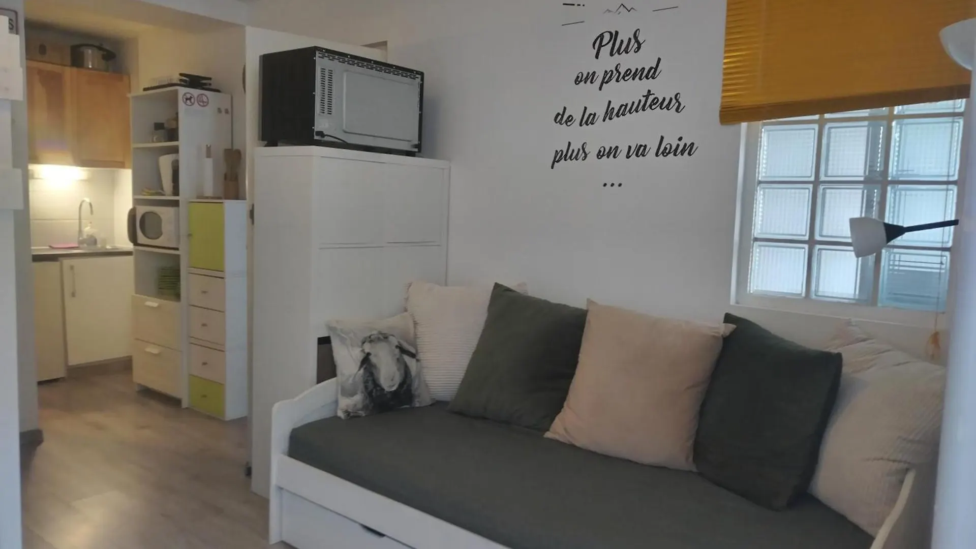 קאוטרט Jolie Studio En Rdc